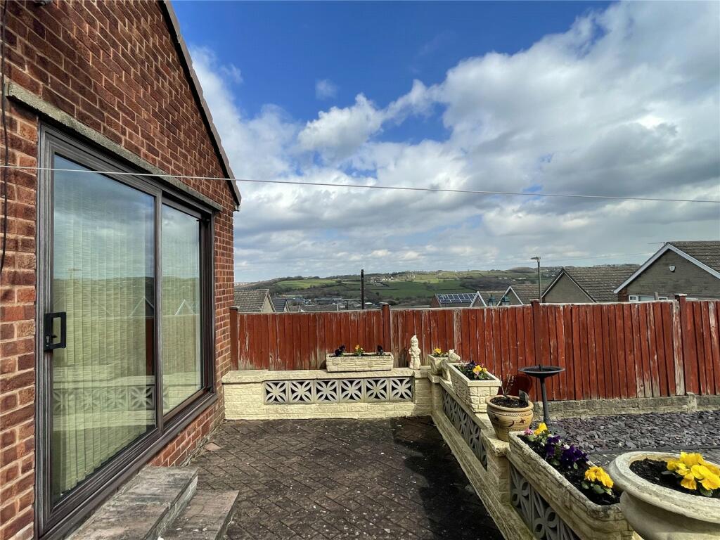 3 bedroom bungalow for sale in Highgate Drive, Dronfield, Derbyshire, S18
