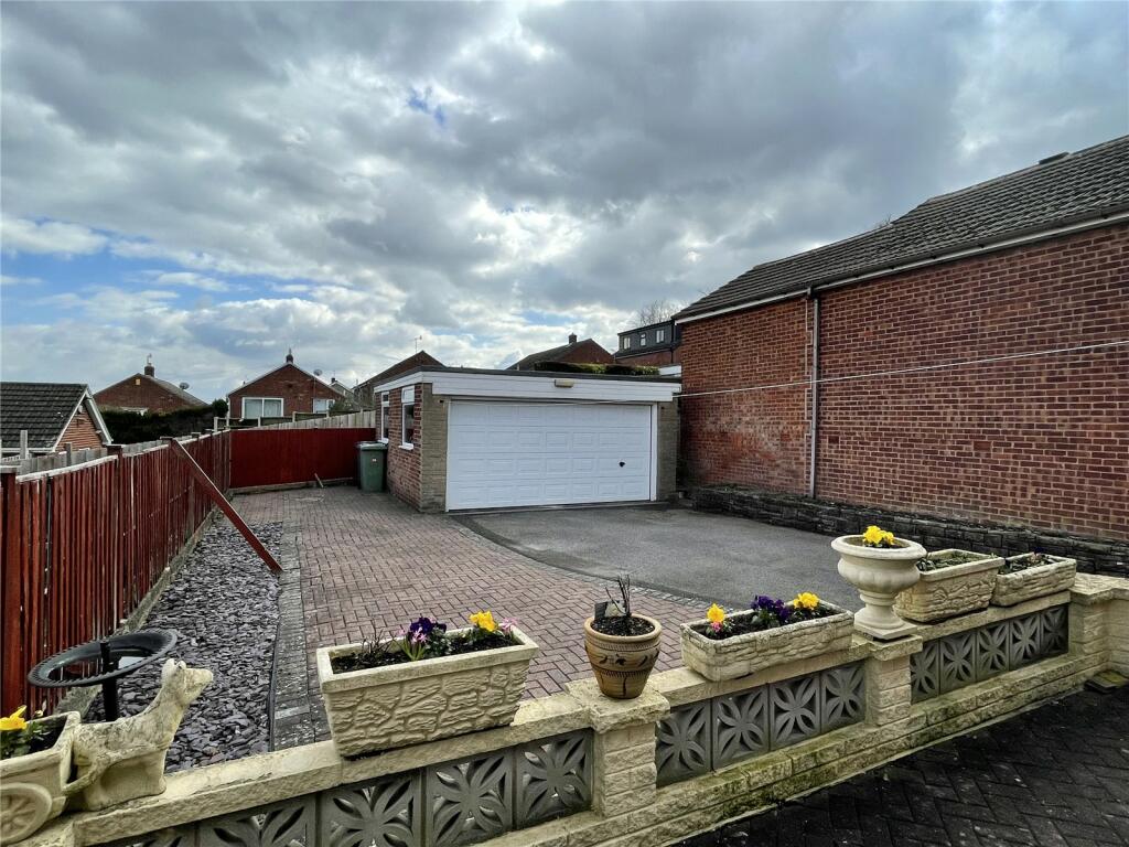 3 bedroom bungalow for sale in Highgate Drive, Dronfield, Derbyshire, S18