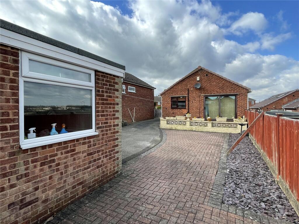3 bedroom bungalow for sale in Highgate Drive, Dronfield, Derbyshire, S18
