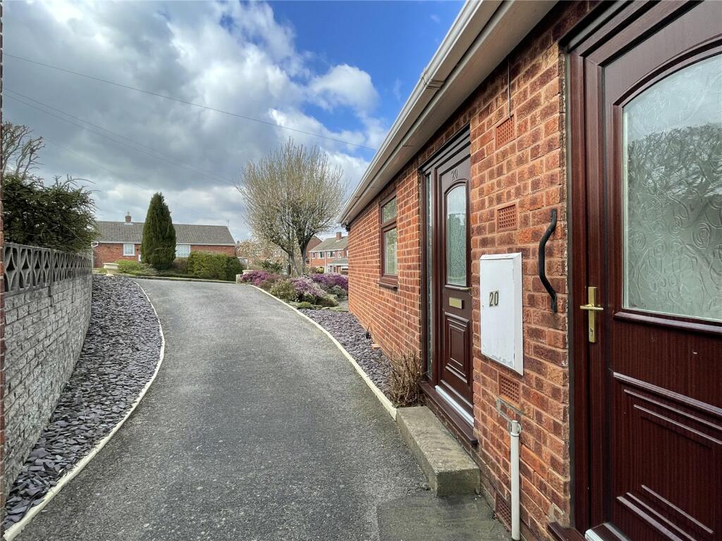 3 bedroom bungalow for sale in Highgate Drive, Dronfield, Derbyshire, S18
