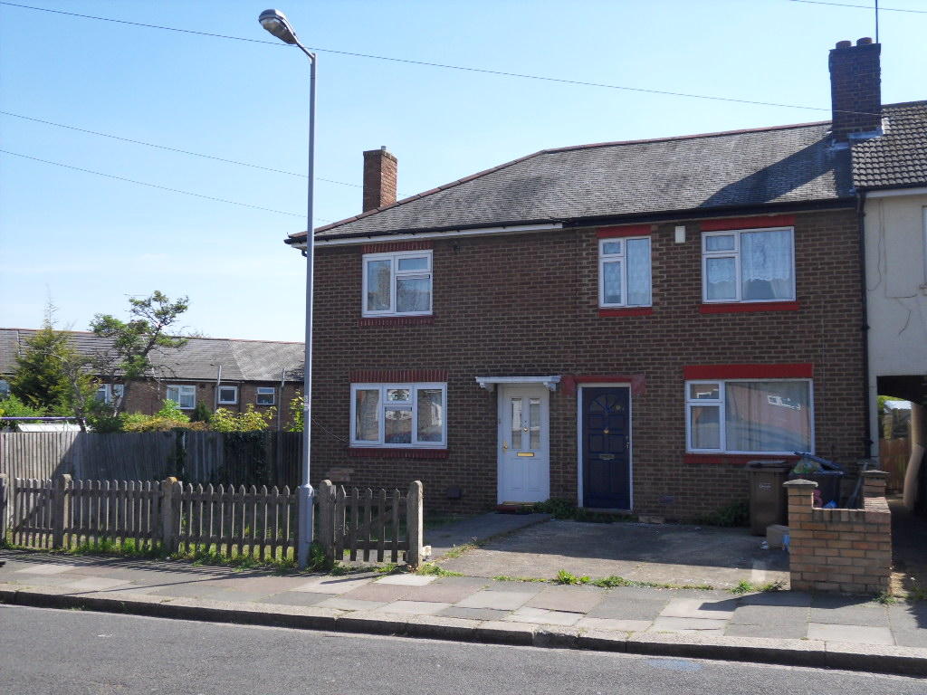 3 bedroom house for rent in Trent Road,Leagrave,Luton,LU3