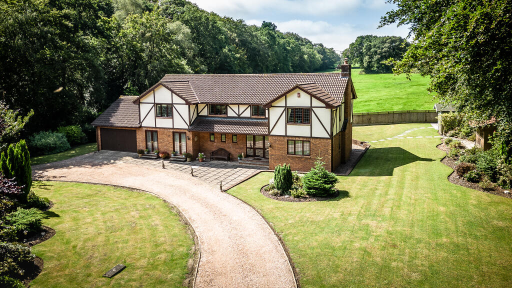 5 bedroom detached house for sale in Broadoak Close, West Hill, EX11