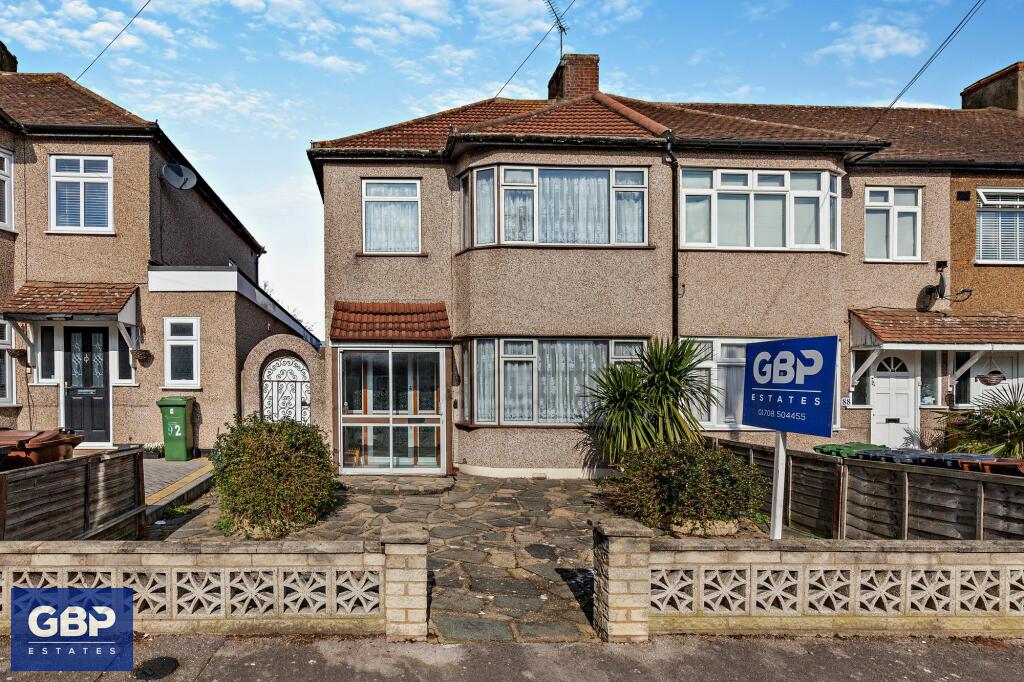3 bedroom semidetached house for sale in Fourth Avenue, Romford, RM7