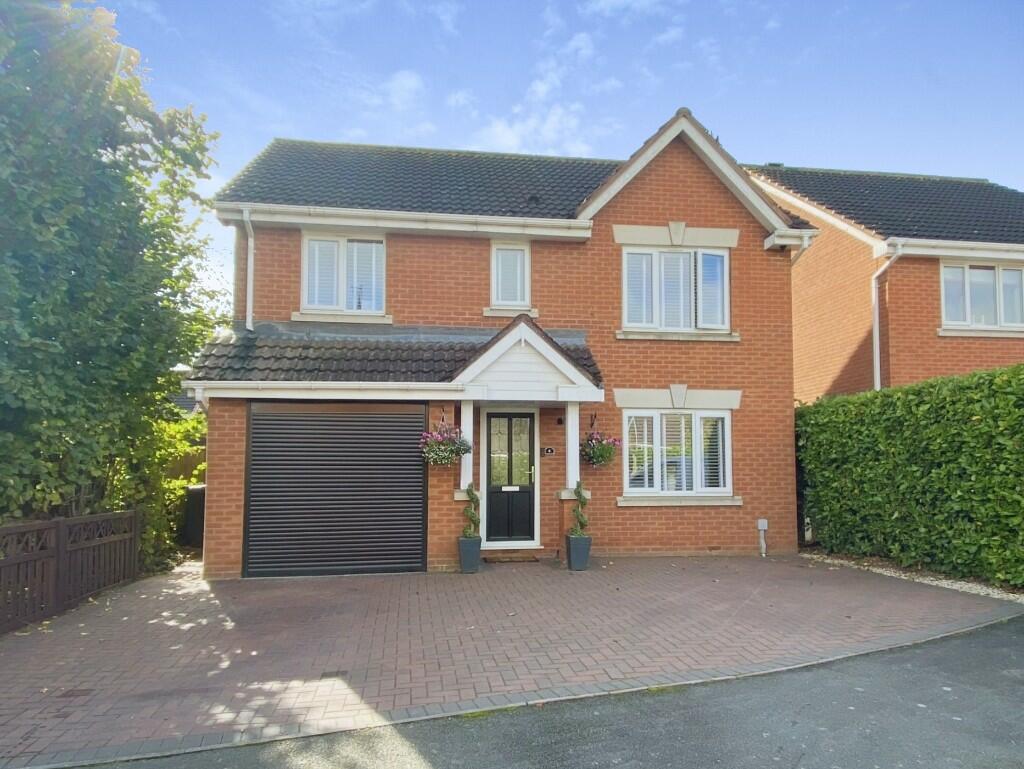 4 bedroom detached house for sale in Alexander Close, WS13