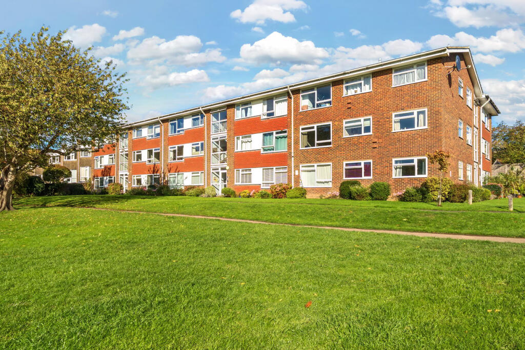 Main image of property: Heathview, Holden Road, Southborough, TN4