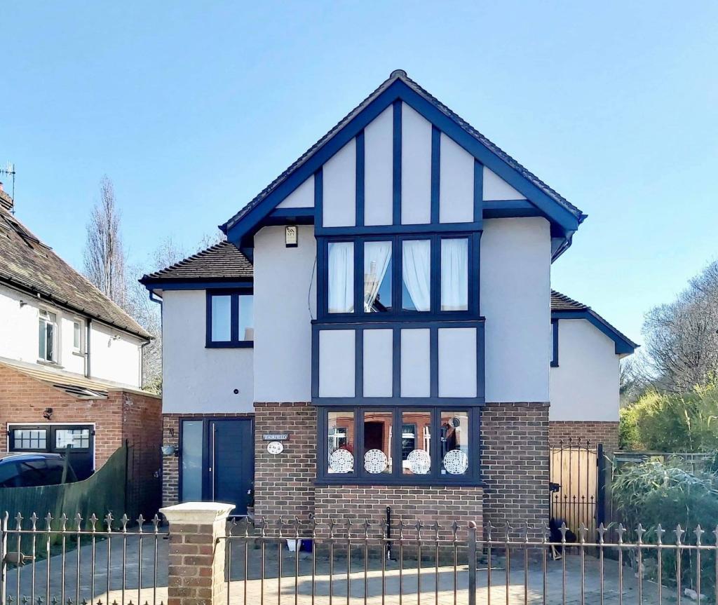 6 bedroom detached house for sale in Yew Tree Road, Tunbridge Wells, TN4