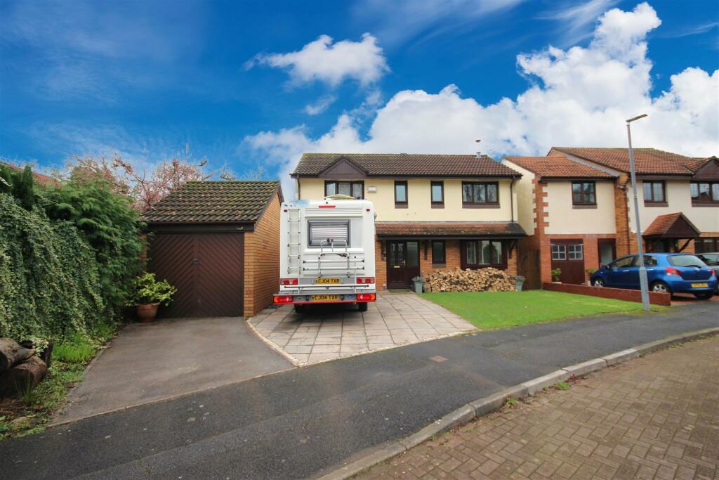 3 bedroom detached house for sale in Melingriffith Drive, Whitchurch, Cardiff, CF14