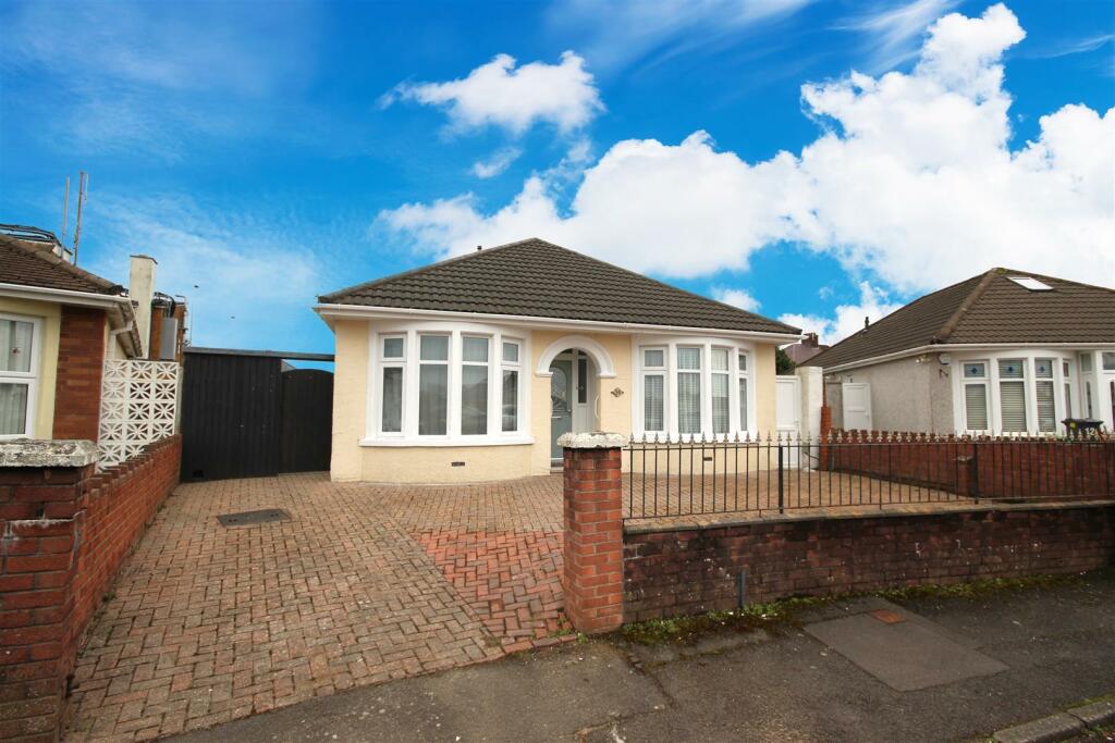 3 bedroom detached bungalow for sale in Heol Wernlas, Whitchurch, Cardiff, CF14