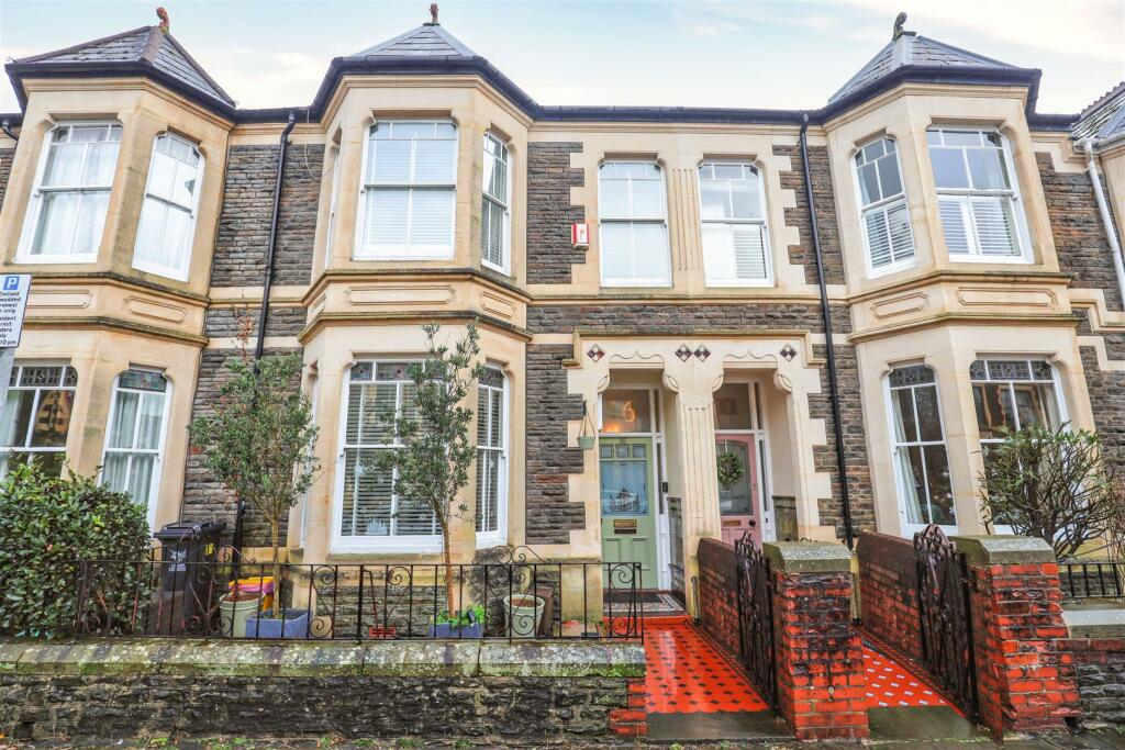 5 bedroom terraced house for sale in Dogo Street, Cardiff, CF11
