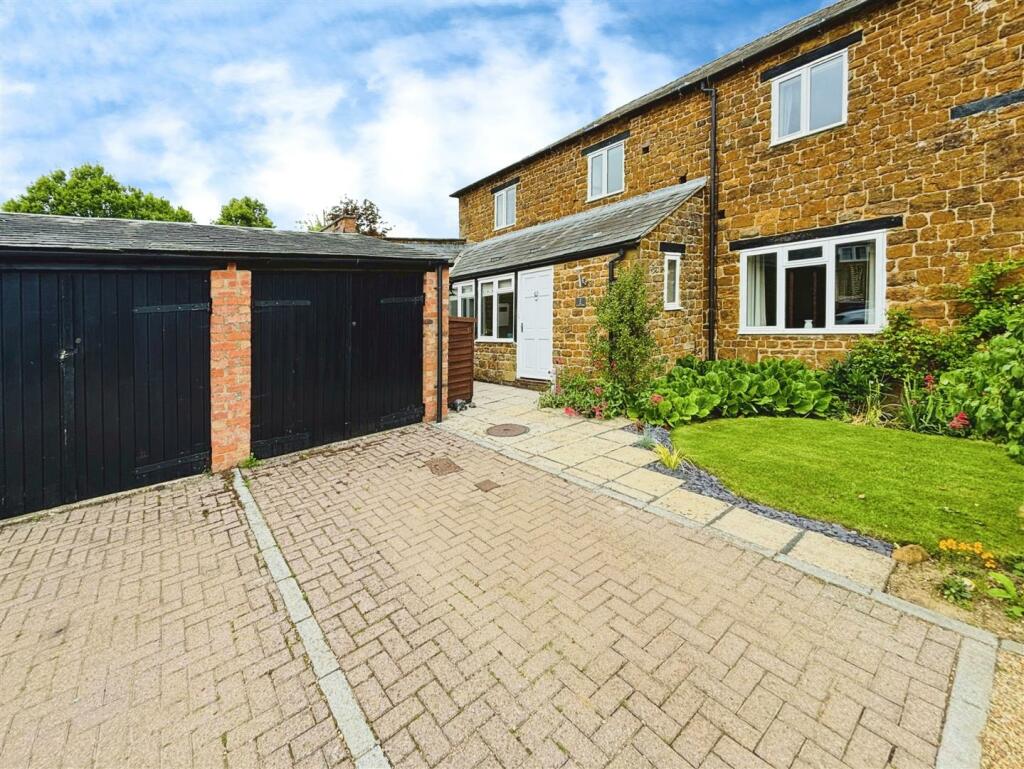 3 bedroom barn conversion for sale in The Corner House 3 Priors, Priors