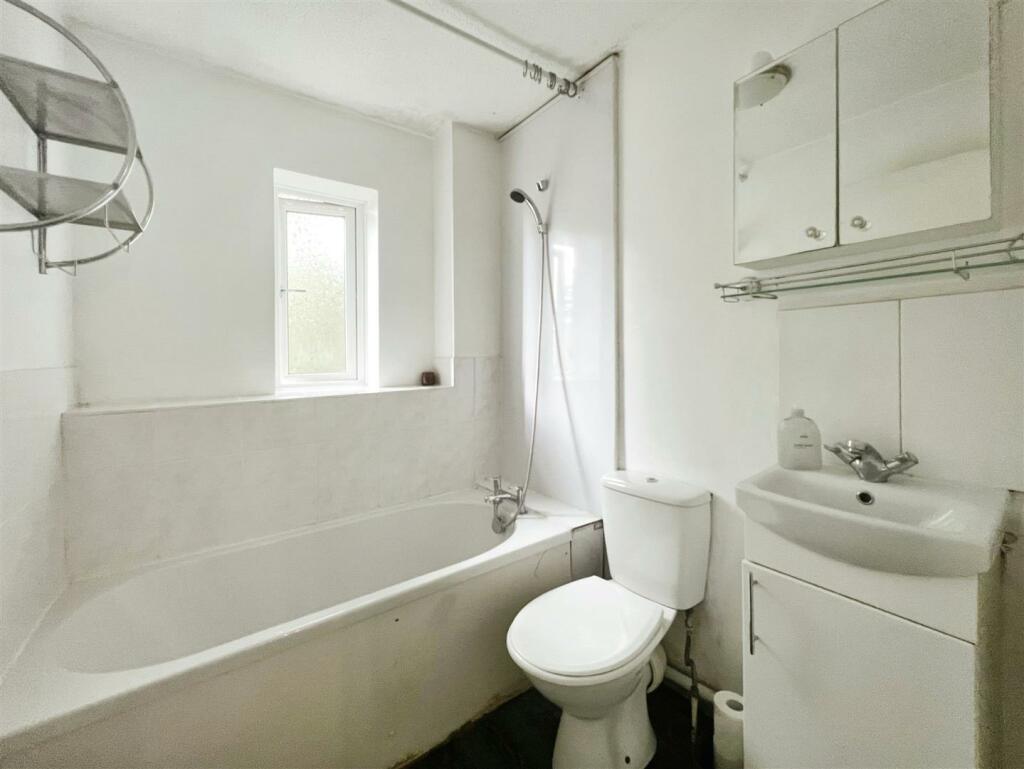 Additional property image - Ginkgo Walk, Leamington Spa