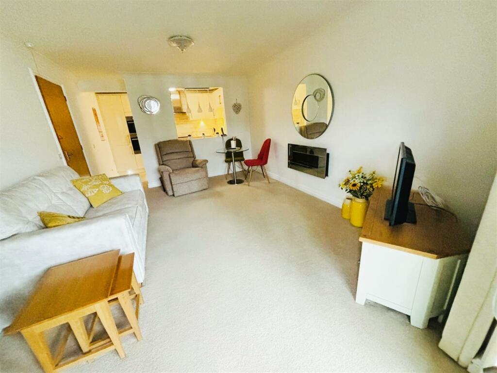 Additional property image - Binswood Avenue, Leamington Spa