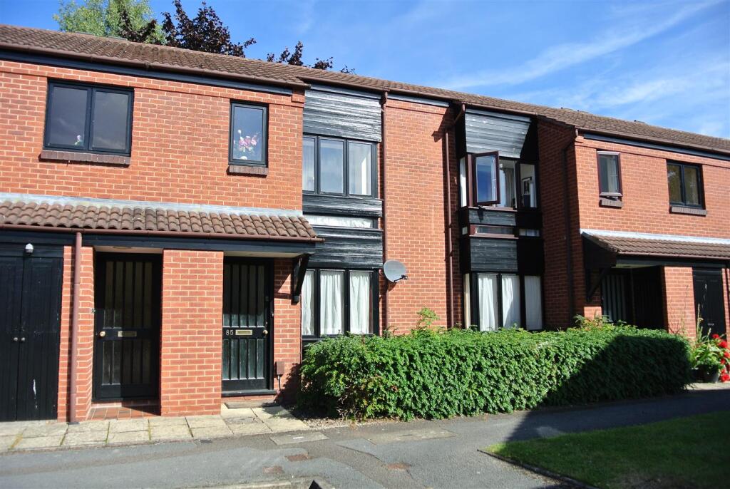 Main image of property: Spring Pool, Warwick