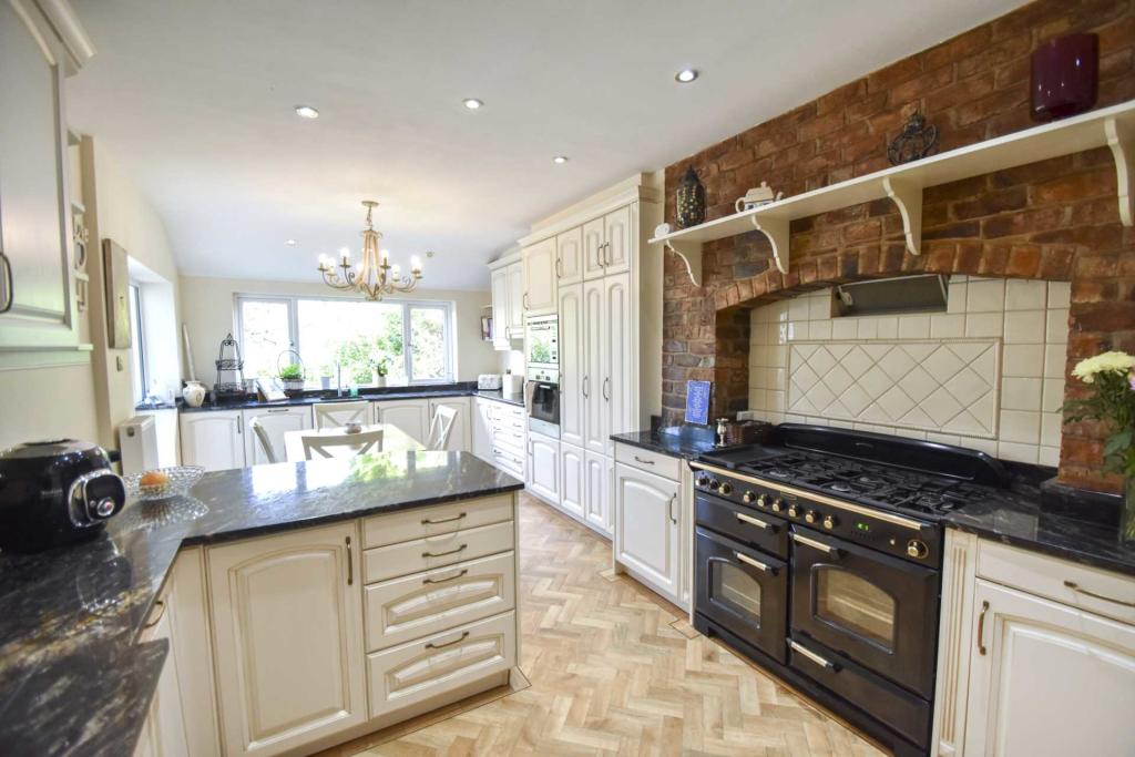 5 bedroom semidetached house for sale in Prestwich Park Road South