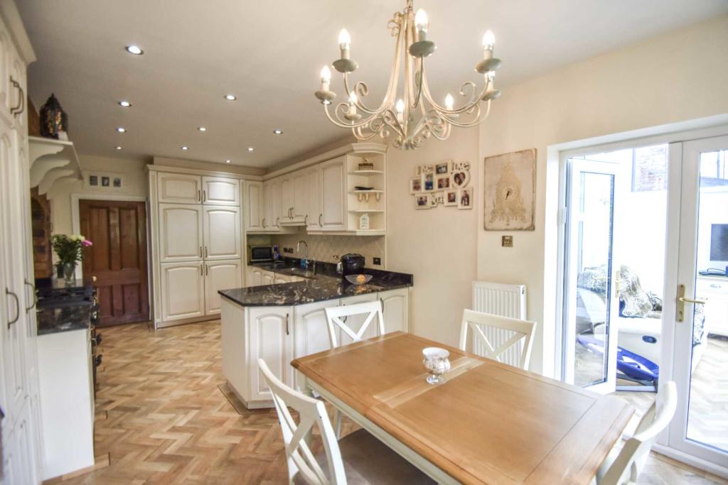 5 bedroom semidetached house for sale in Prestwich Park Road South