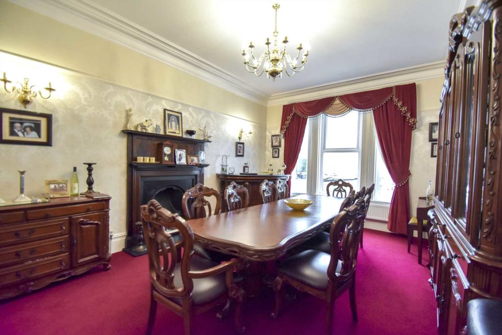 5 bedroom semidetached house for sale in Prestwich Park Road South