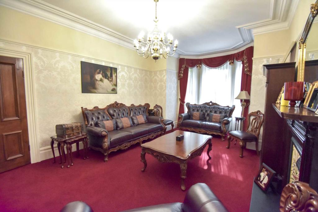 5 bedroom semidetached house for sale in Prestwich Park Road South