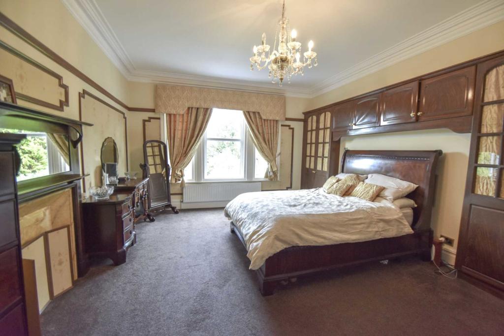 5 bedroom semidetached house for sale in Prestwich Park Road South