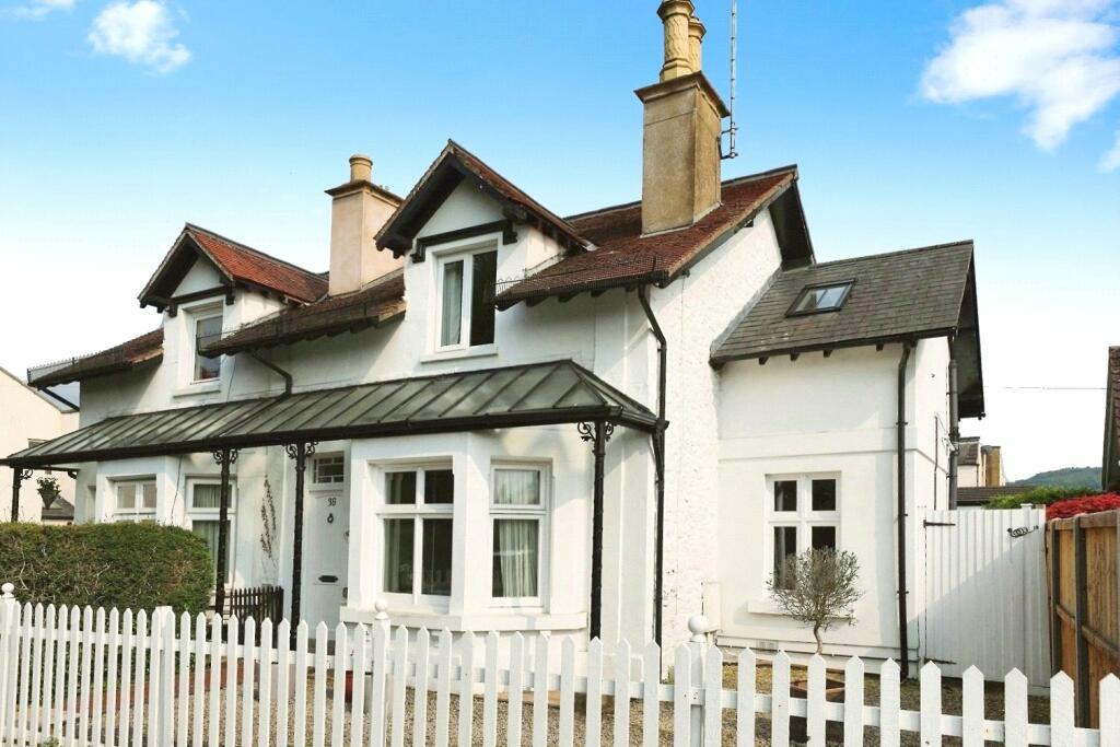 2 bedroom semi-detached house for sale in Shurdington Road, Cheltenham, Gloucestershire, GL53