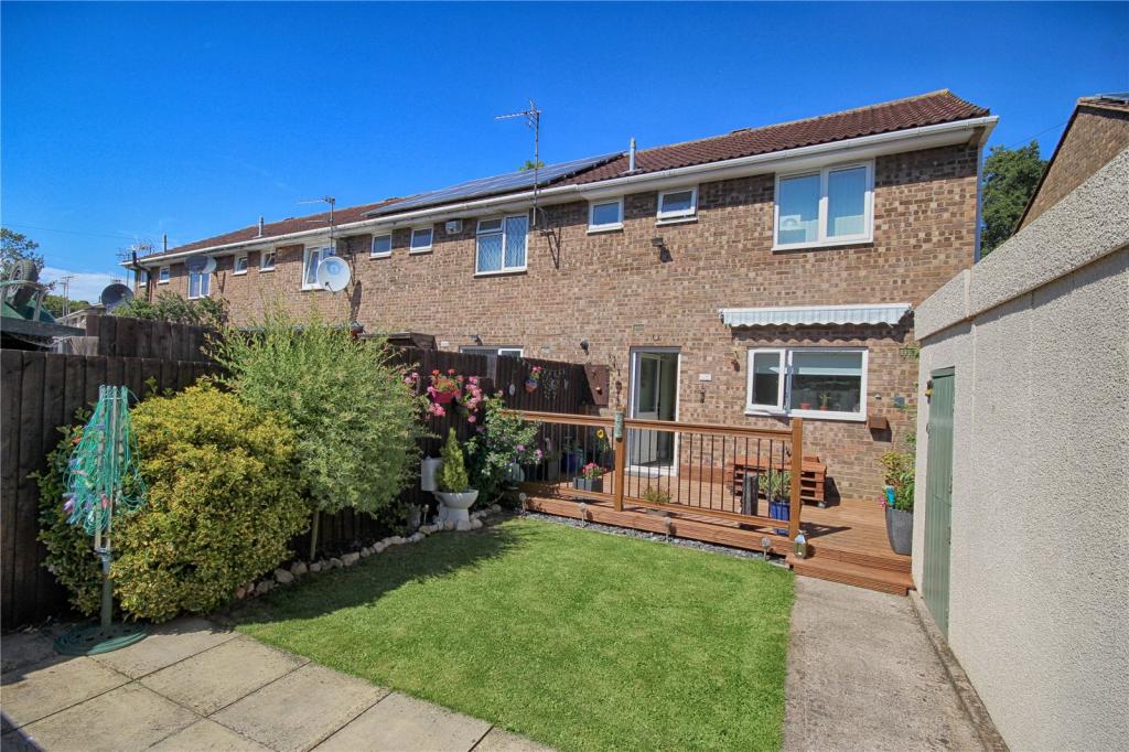 3 bedroom end of terrace house for sale in Carter Road, Cheltenham