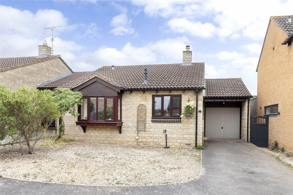 2 bedroom bungalow for sale in Chestnut Place, Cheltenham, Gloucestershire, GL53