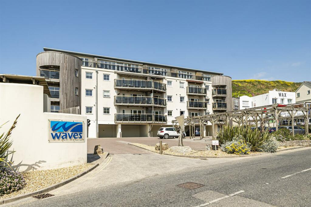 Waves apartments shop watergate bay