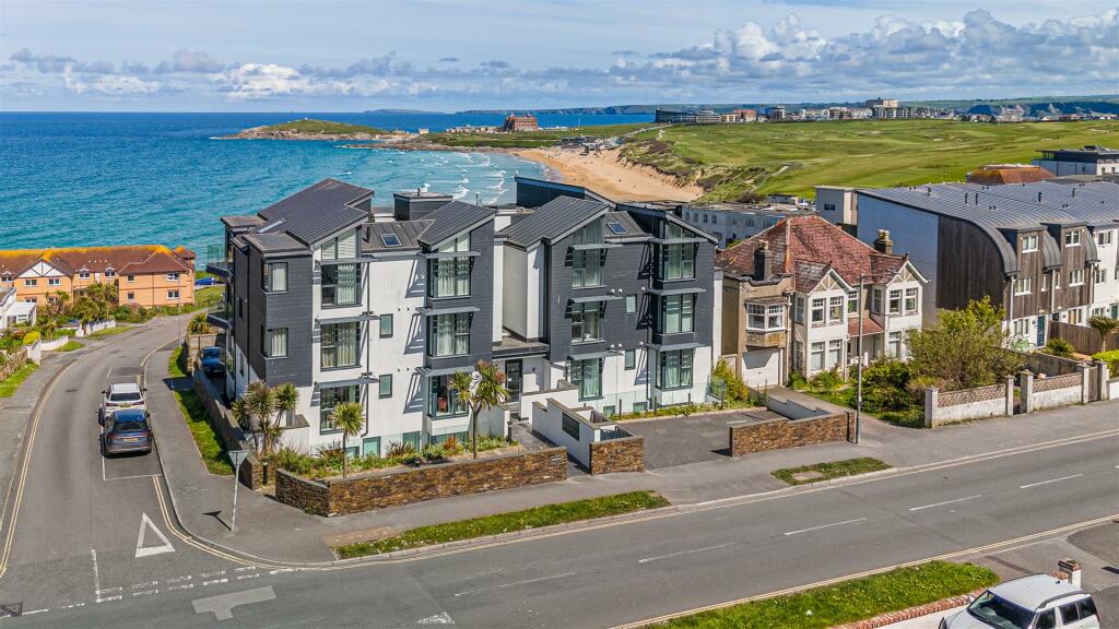 2 bedroom apartment for sale in Pentire Avenue, Newquay, TR7