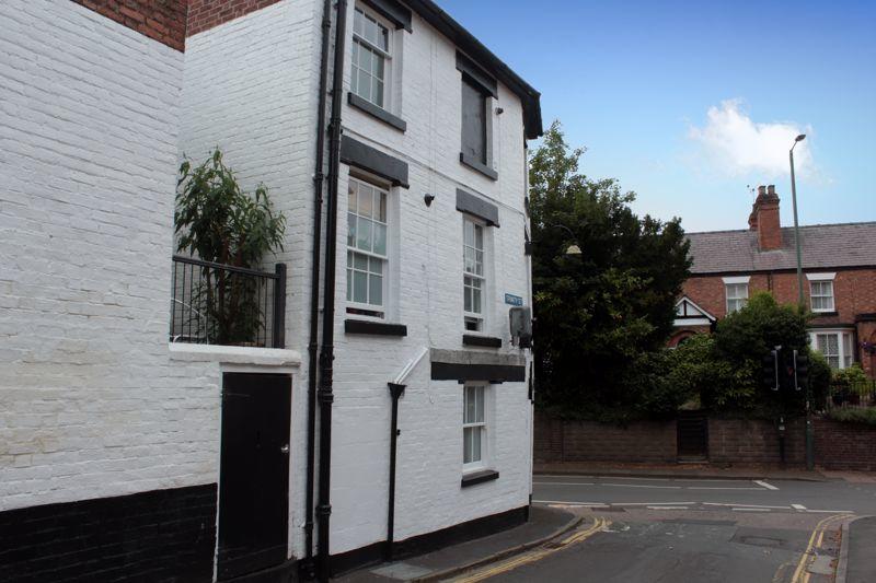 4 bedroom end of terrace house for sale in Belle Vue Road, Shrewsbury