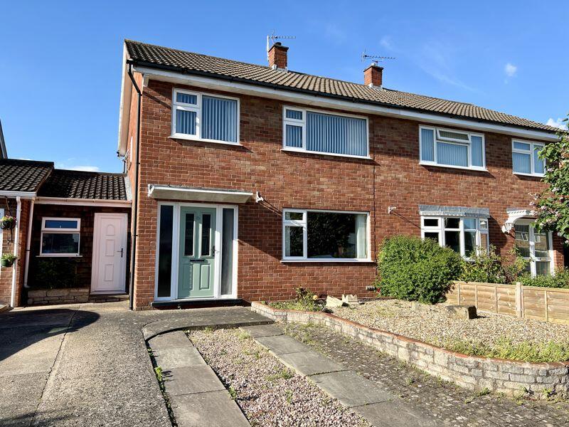 3 bedroom semidetached house for sale in Cardington Drive, Heath Farm