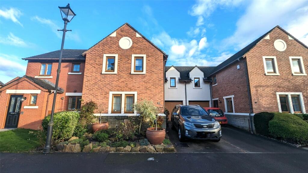 4 bedroom link detached house for sale in Guinea Hall Mews, Banks