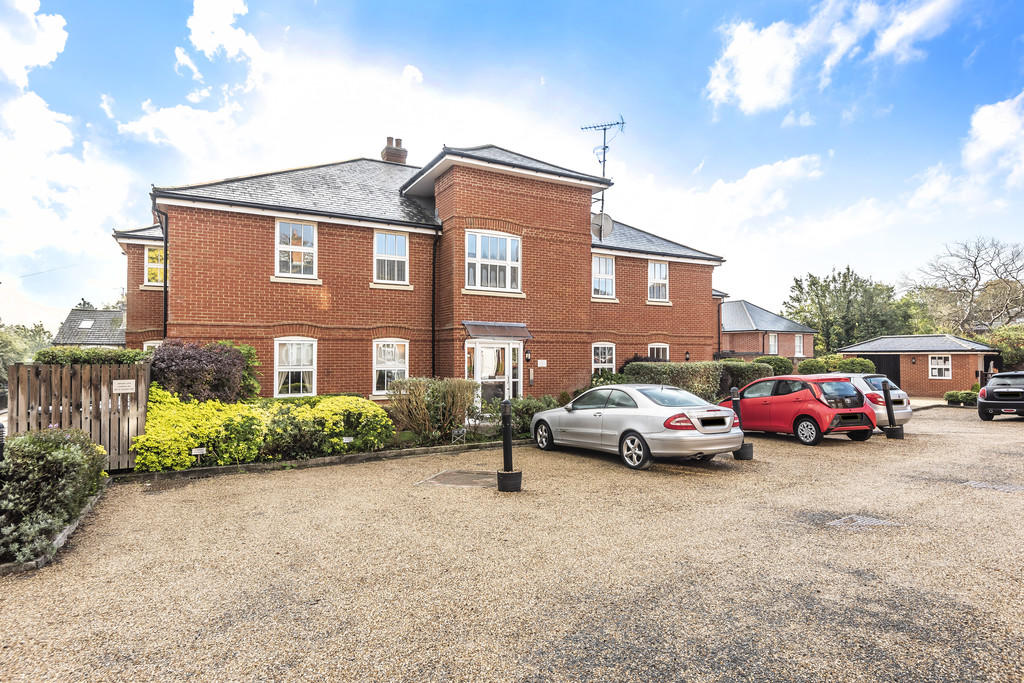 2 bedroom ground floor flat for sale in Police Station Road, West