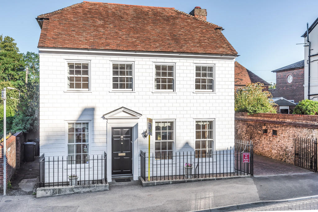 3 bedroom detached house for sale in High Street, West Malling, ME19