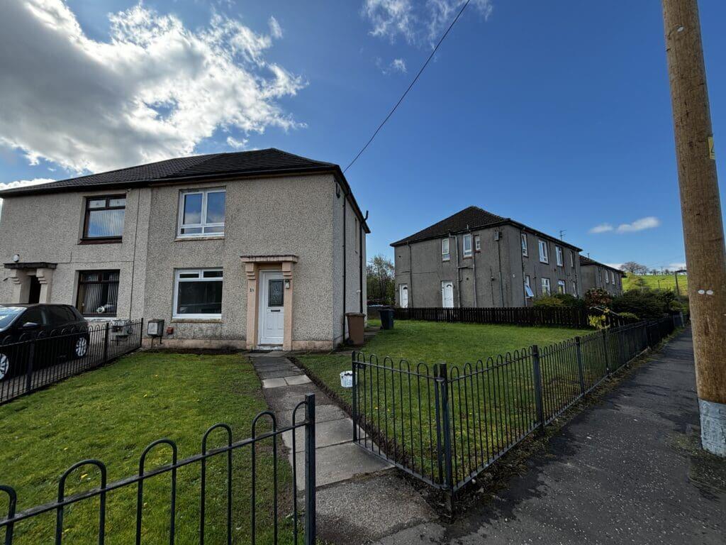 3 bedroom semidetached house for rent in Longbar Avenue, Beith, KA14