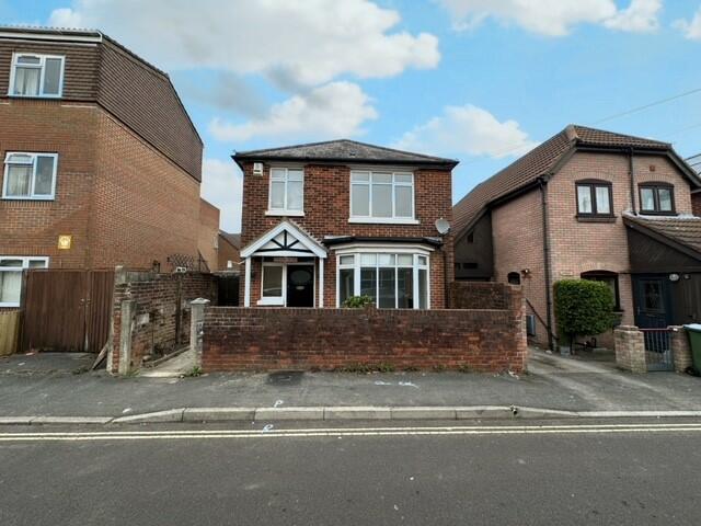 3 bedroom detached house for rent in Mordaunt Road, Southampton, SO14