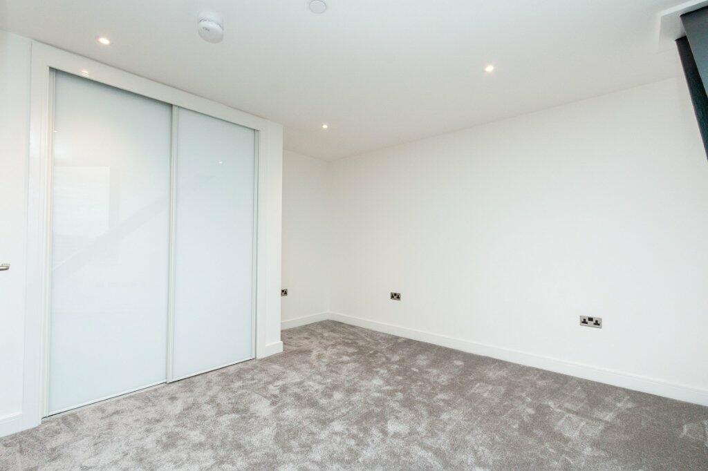 Studio flat for sale in Churchill Way, Basingstoke, Hampshire, RG21