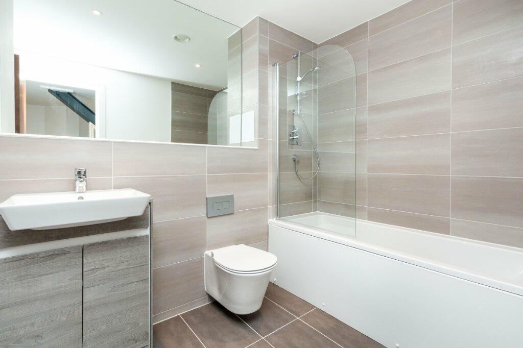 Studio flat for sale in Churchill Way, Basingstoke, Hampshire, RG21