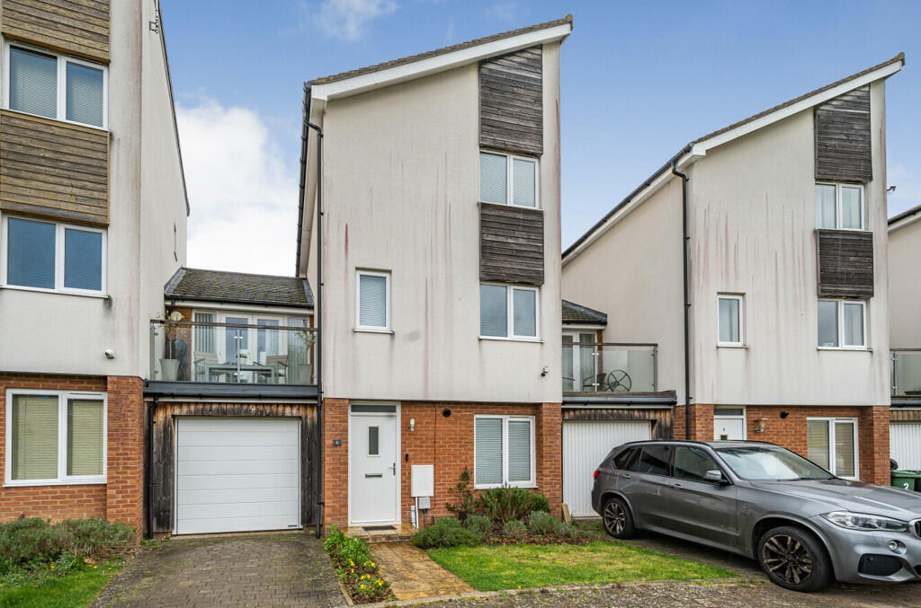 4 bedroom terraced house for sale in Hargreaves Close, Basingstoke, Hampshire, RG24