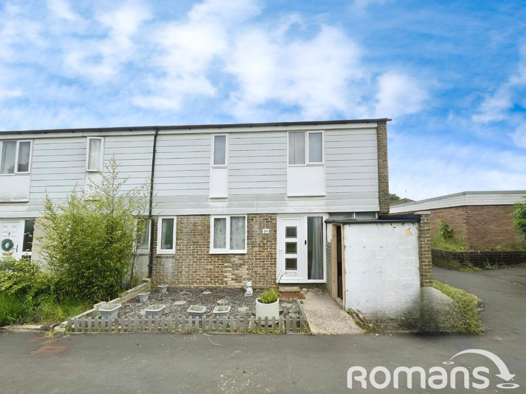 4 bedroom end of terrace house for sale in Tweedsmuir Close, Basingstoke, Hampshire, RG22
