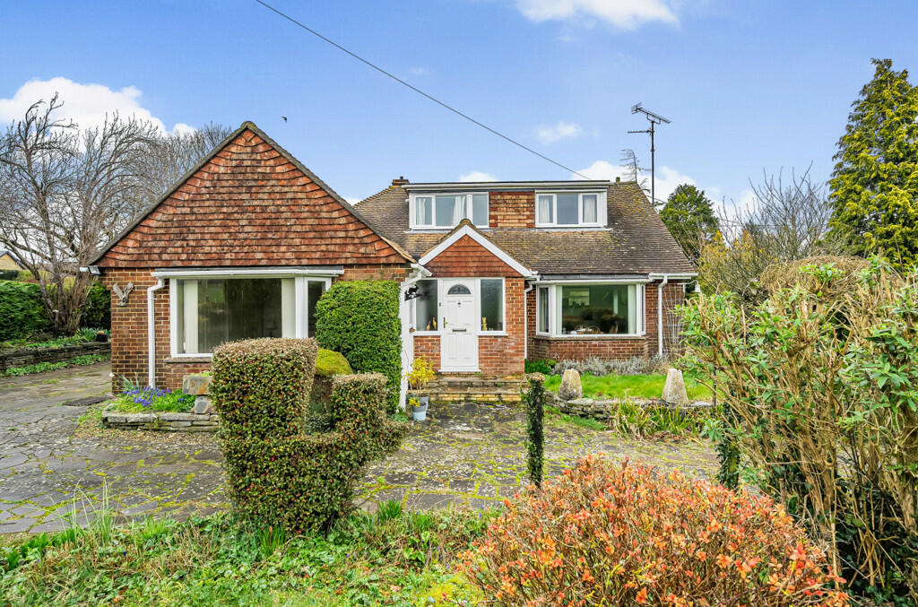 4 bedroom detached house for sale in Hackwood Lane, Cliddesden