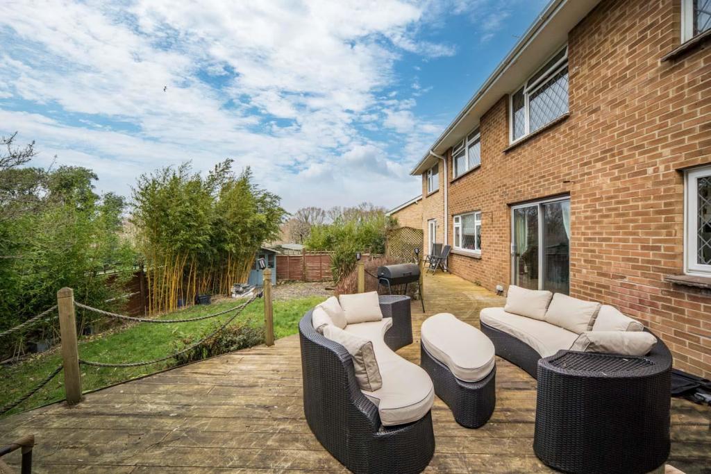 5 bedroom detached house for sale in Ashlake Copse Lane, Wootton Bridge