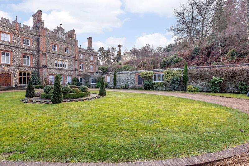 Main image of property: Albury Park Mansions, New Road, Albury