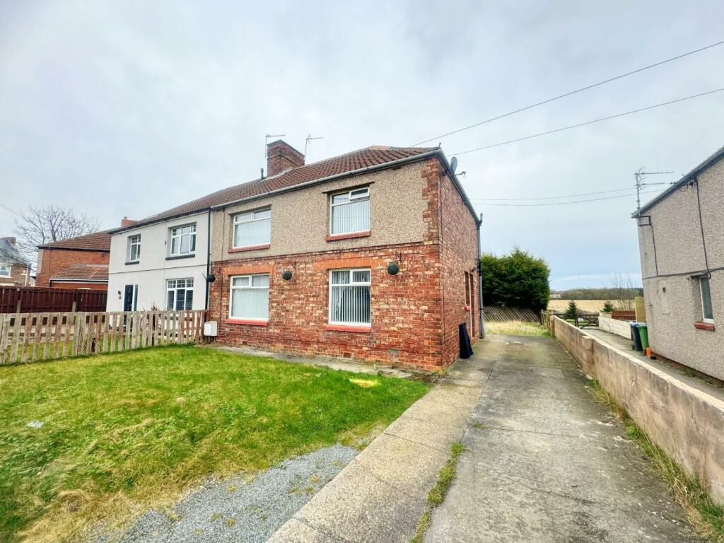 3 bedroom semidetached house for sale in Peel Avenue, Trimdon Grange