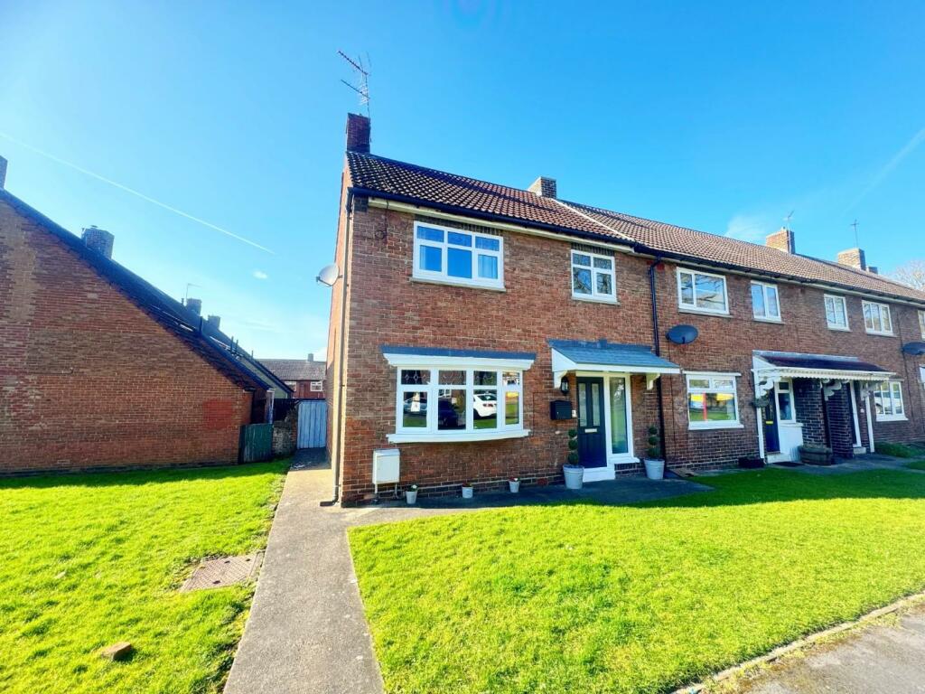 3 bedroom end of terrace house for sale in The Park, Middleham