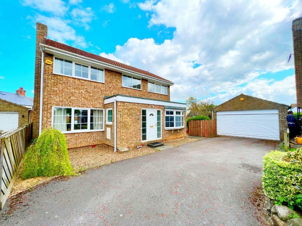 4 bedroom detached house for sale in Stoneybeck, Middleham,, DL17