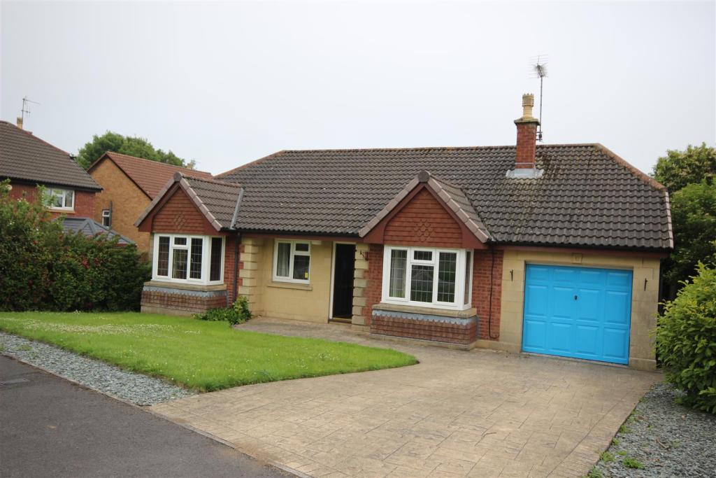 3 bedroom detached bungalow for sale in St. Edmunds Green, Sedgefield, TS21