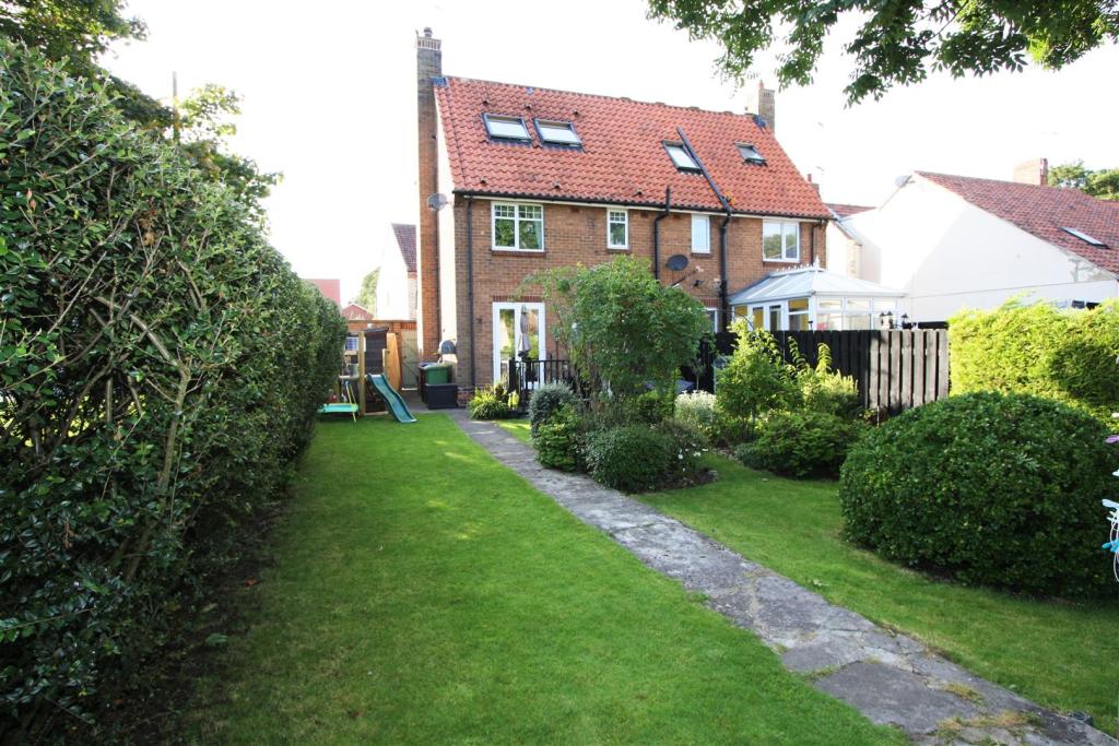 3 bedroom semidetached house for sale in Church Street,