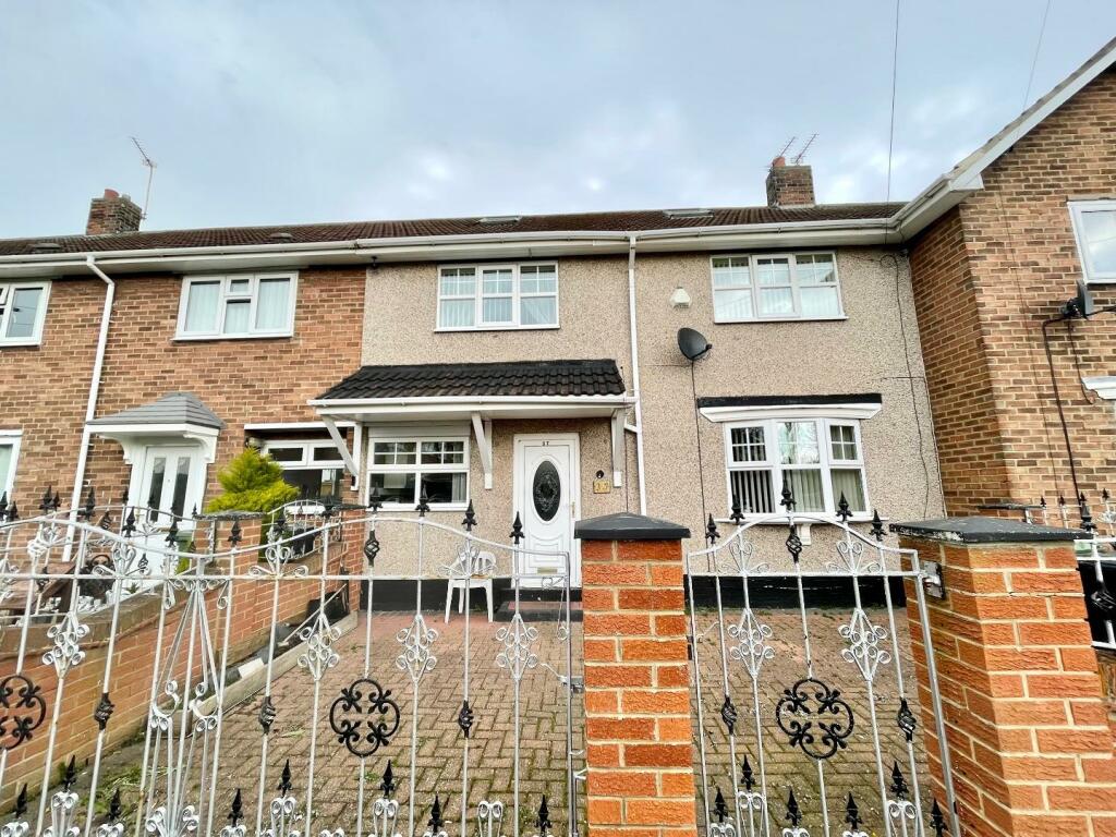 3 bedroom terraced house for sale in Ivanhoe Crescent, Owton Manor