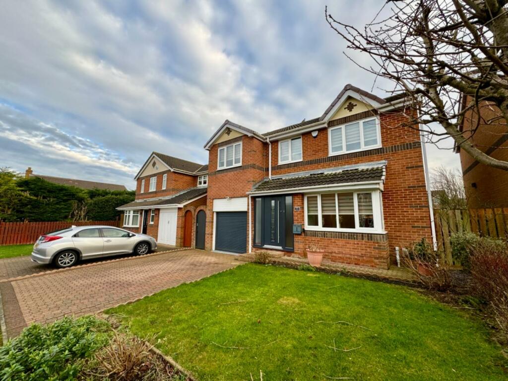 4 bedroom detached house for sale in Applewood Close, Clavering