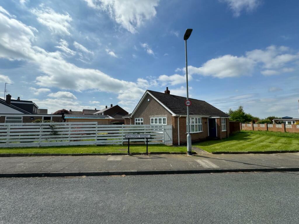2 bedroom detached bungalow for sale in Spalding Road, Fens, Hartlepool