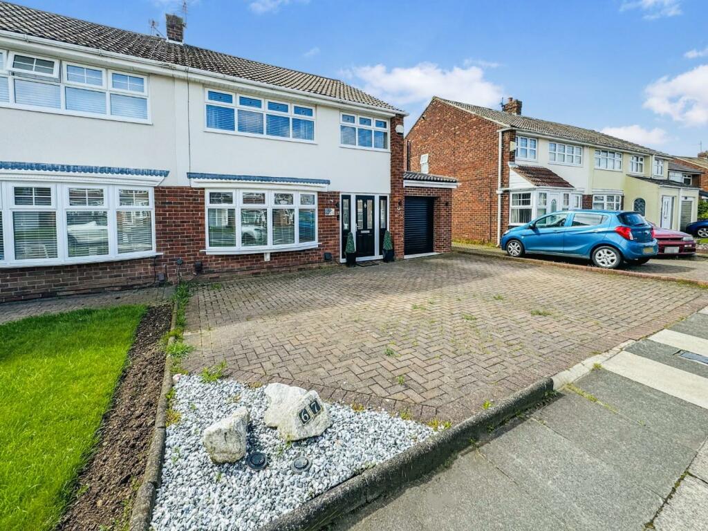 3 bedroom semidetached house for sale in Mowbray Road, Fens, Hartlepool, TS25